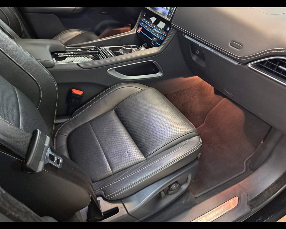 Jaguar F-Pace usata a Arezzo (20)