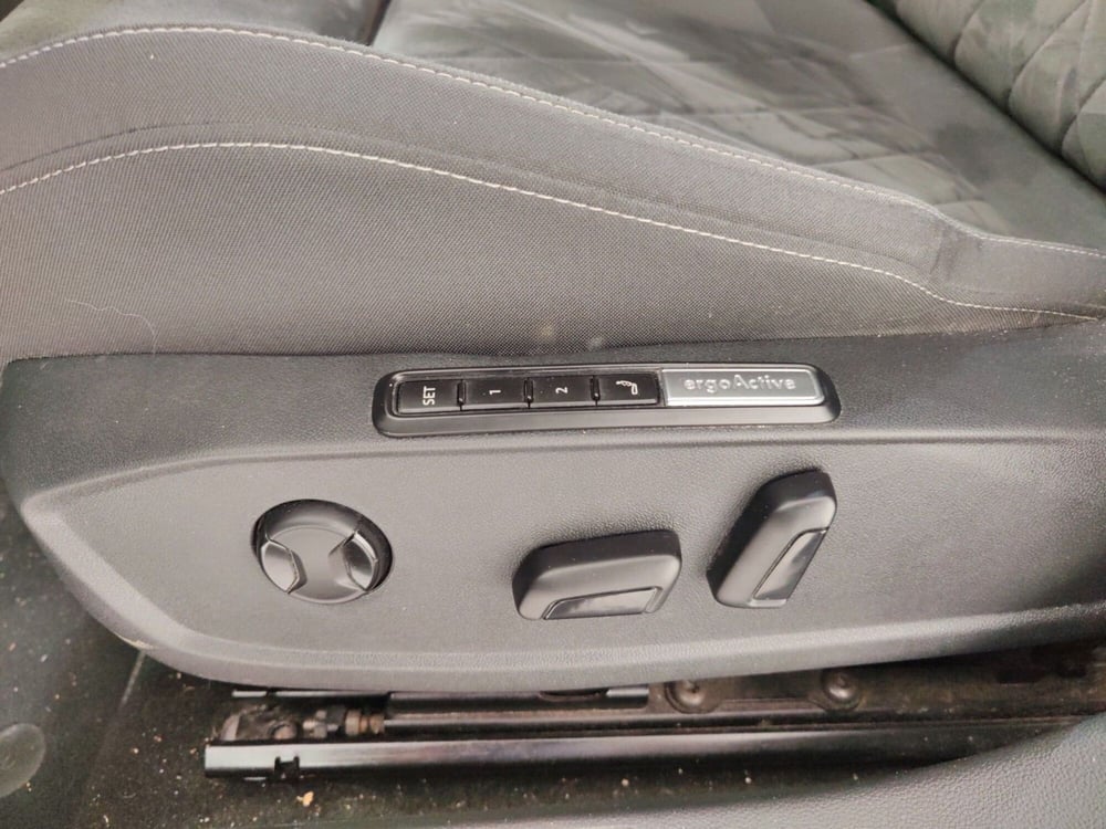 Volkswagen Golf usata a Massa-Carrara (10)