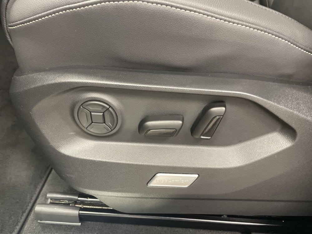 Volkswagen Touareg usata a Varese (12)