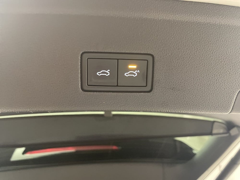 Volkswagen Touareg usata a Varese (14)
