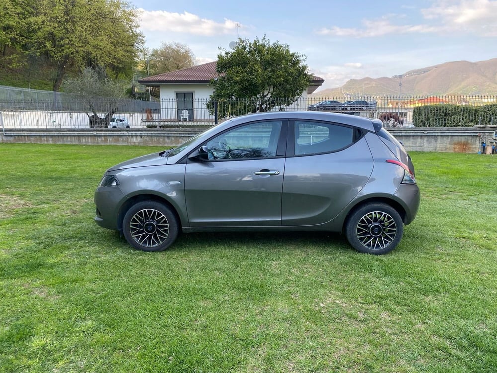 Lancia Ypsilon usata a Salerno (10)