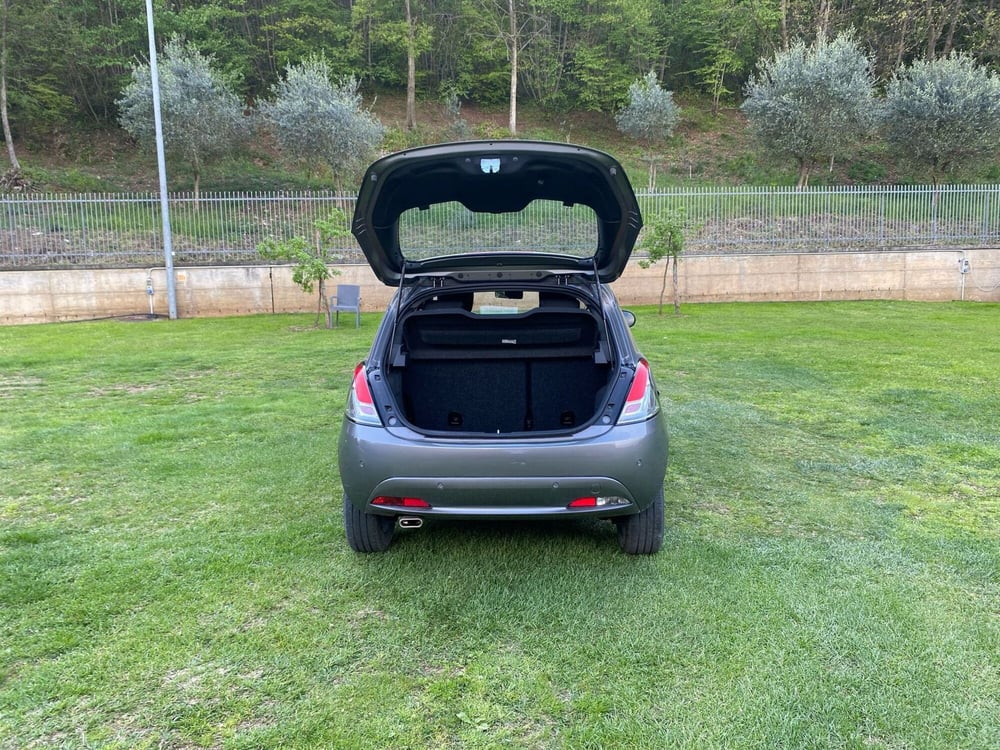 Lancia Ypsilon usata a Salerno (13)