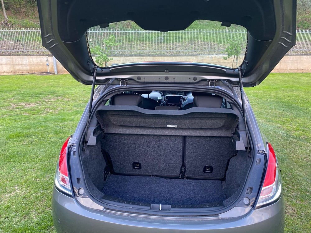 Lancia Ypsilon usata a Salerno (14)