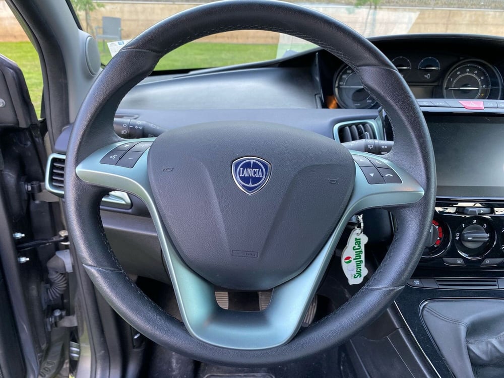 Lancia Ypsilon usata a Salerno (15)