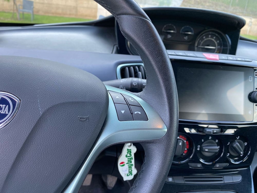 Lancia Ypsilon usata a Salerno (17)