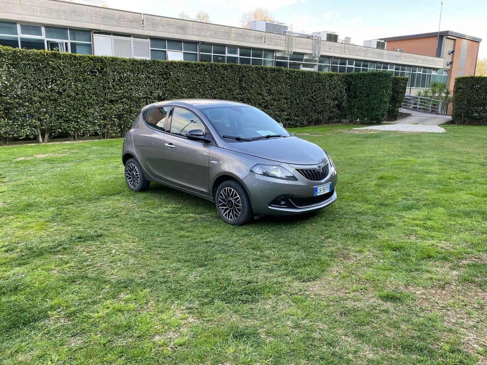 Lancia Ypsilon usata a Salerno (2)