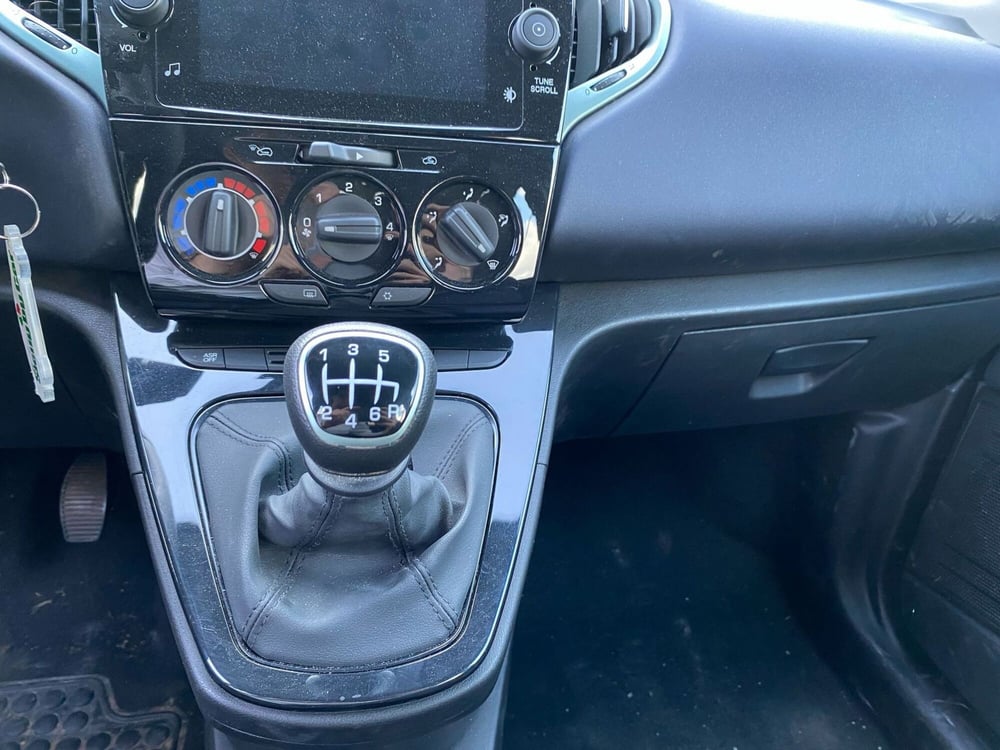 Lancia Ypsilon usata a Salerno (20)