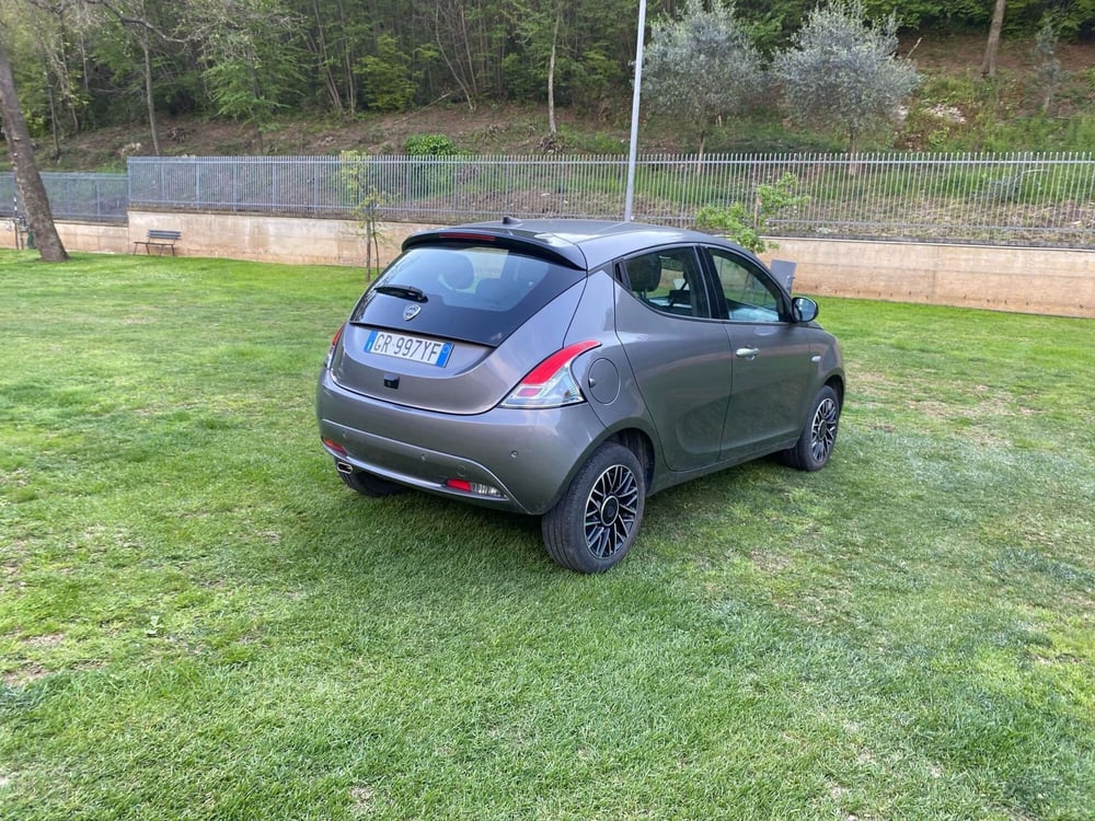 Lancia Ypsilon usata a Salerno (3)