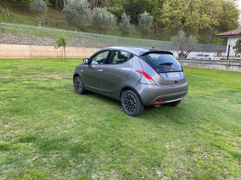 Lancia Ypsilon usata a Salerno (4)
