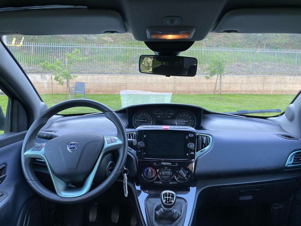 Lancia Ypsilon usata a Salerno (5)