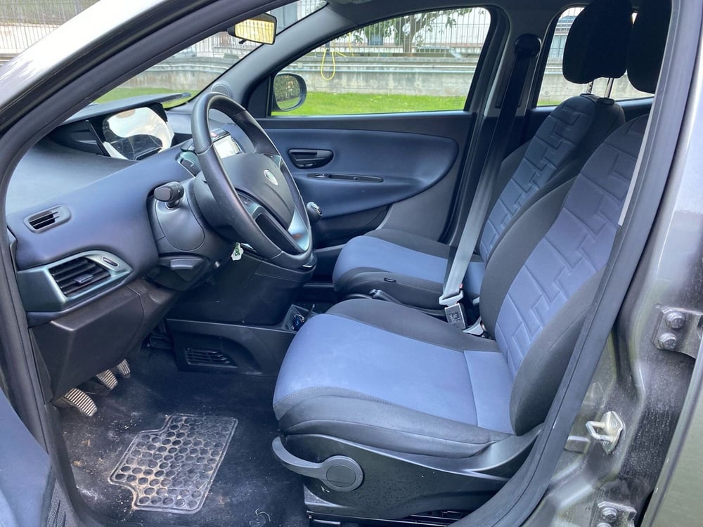 Lancia Ypsilon usata a Salerno (6)