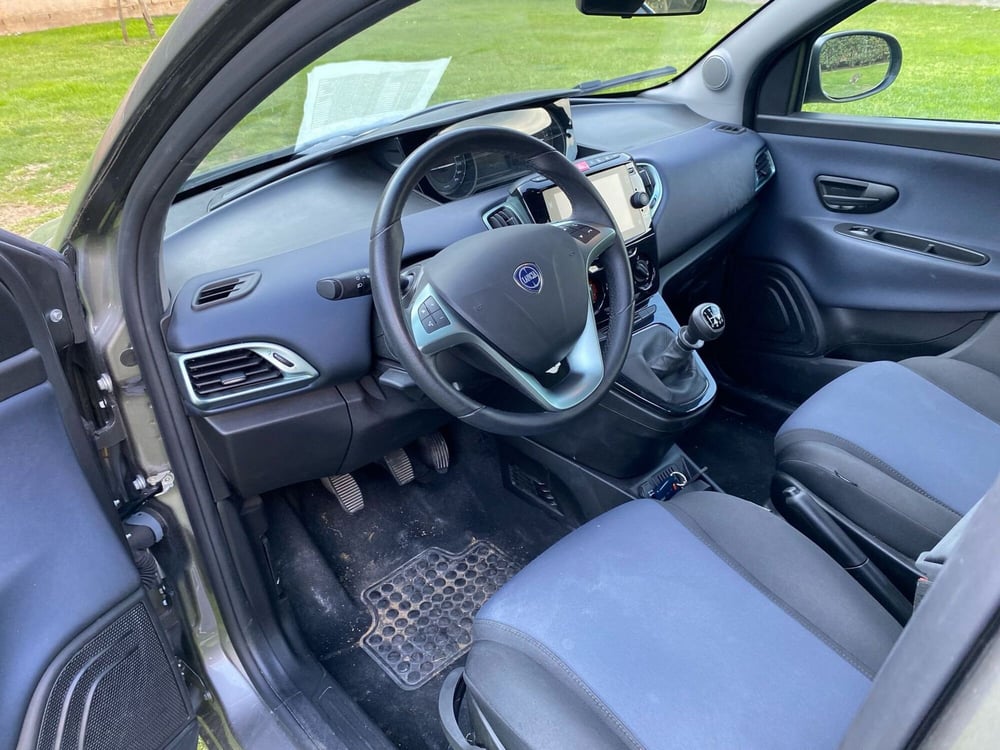 Lancia Ypsilon usata a Salerno (8)