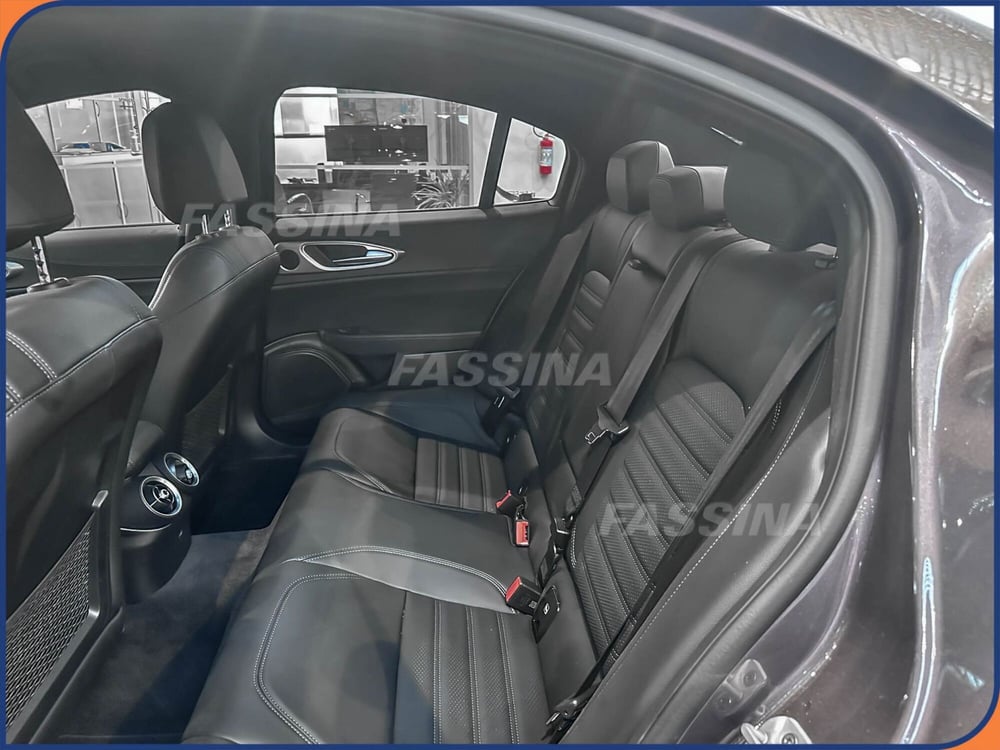 Alfa Romeo Giulia usata a Milano (8)