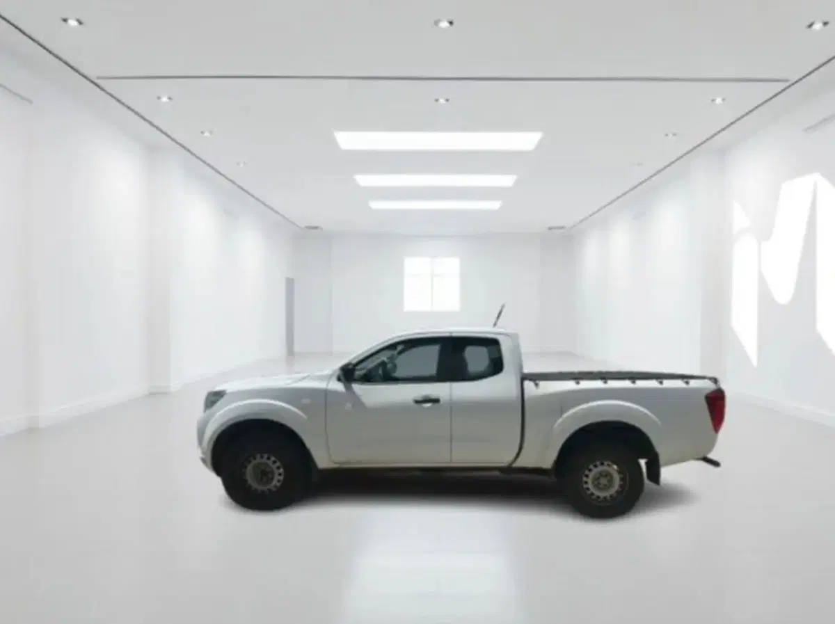 Nissan Navara usata a Latina (2)