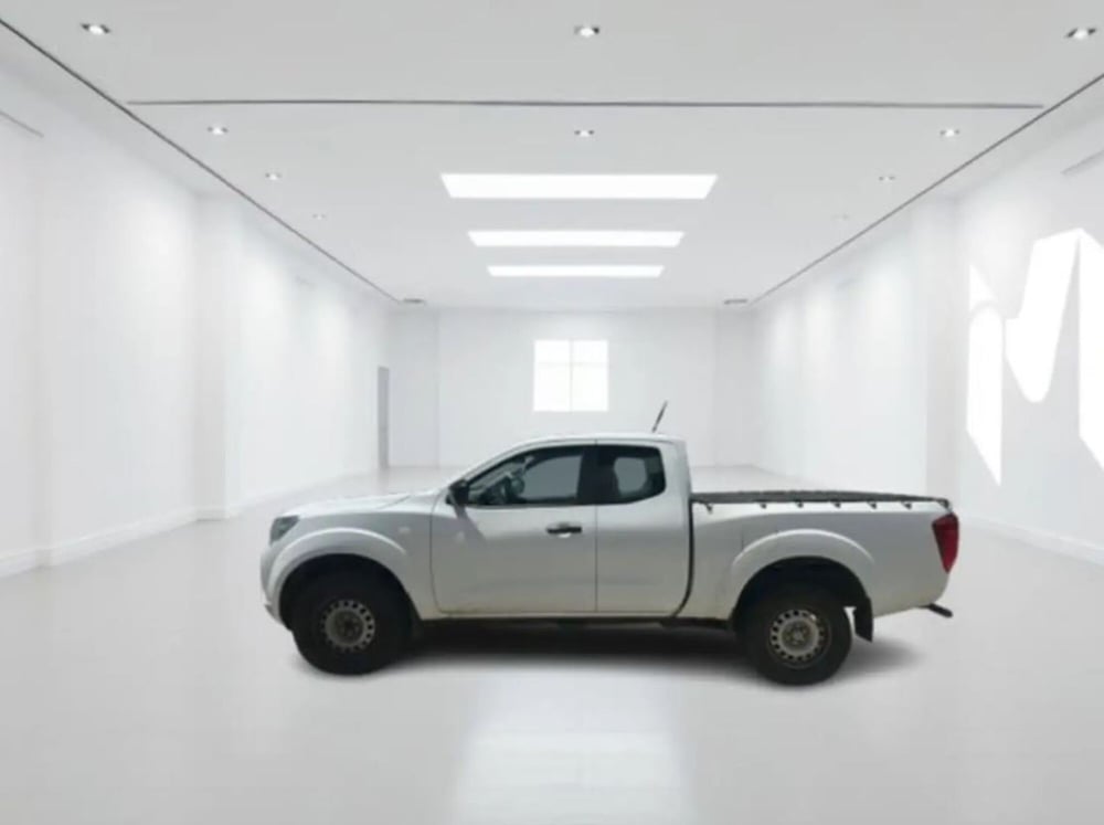 Nissan Navara usata a Latina (2)