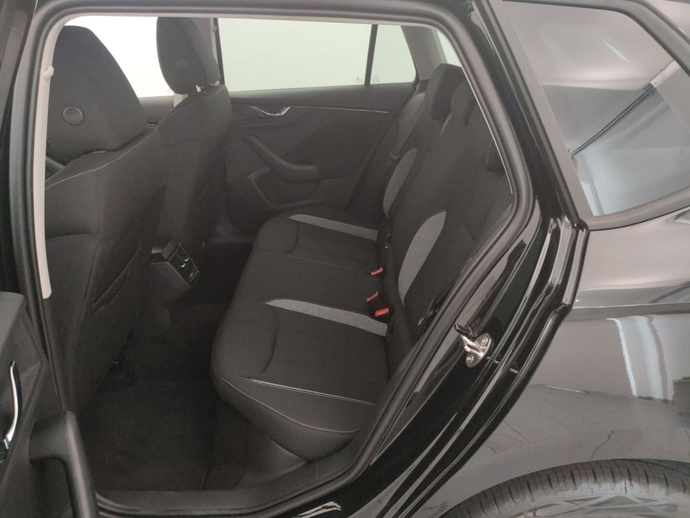 Skoda Kamiq nuova a Varese (11)