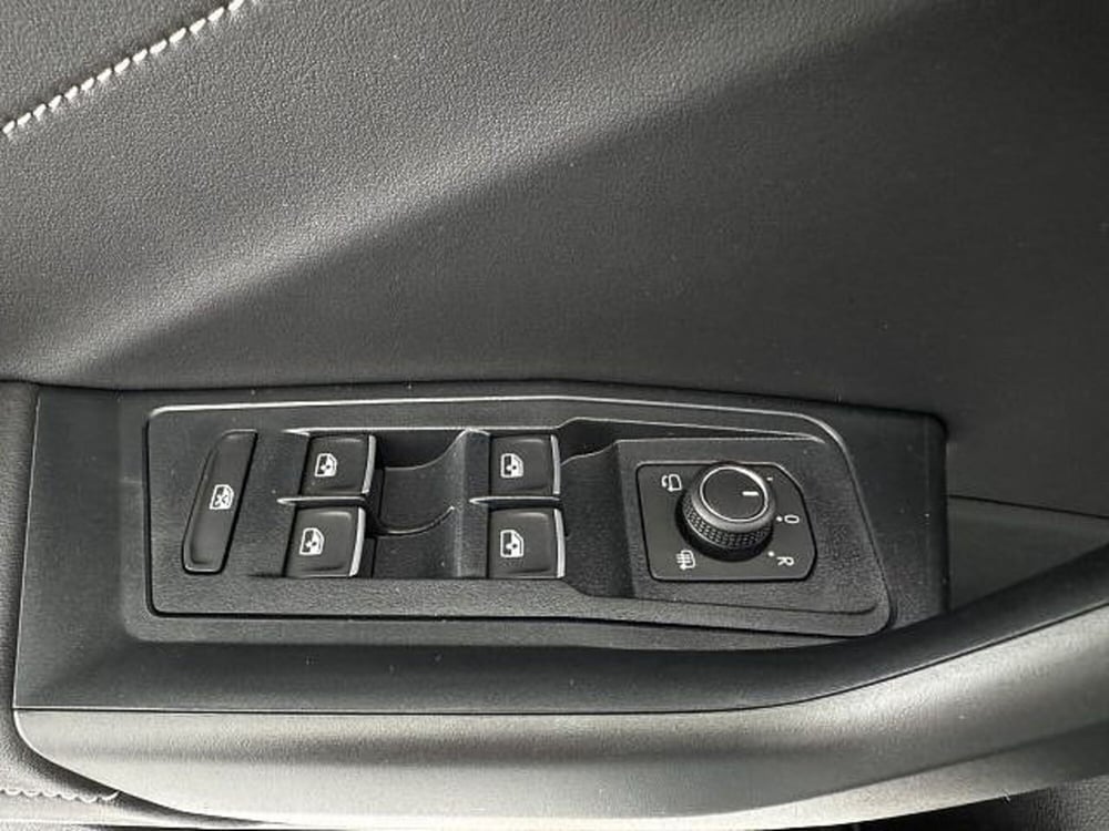 Volkswagen T-Roc nuova a Vicenza (12)