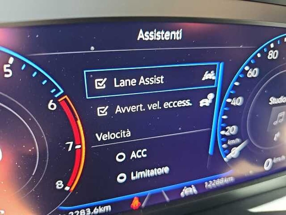 Volkswagen T-Cross usata a Lecco (18)