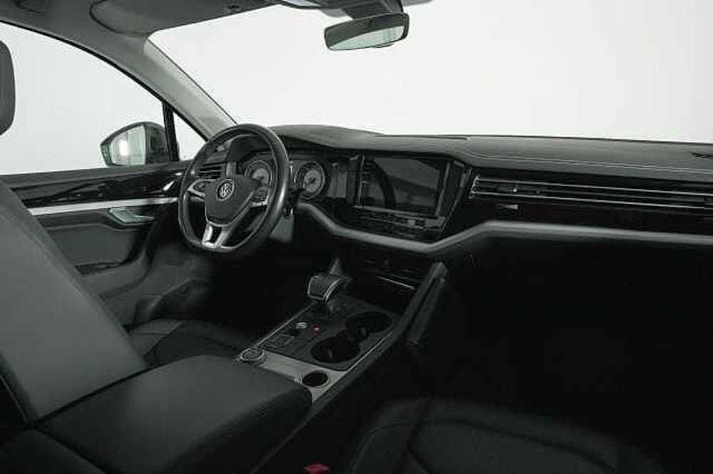 Volkswagen Touareg usata a Como (10)