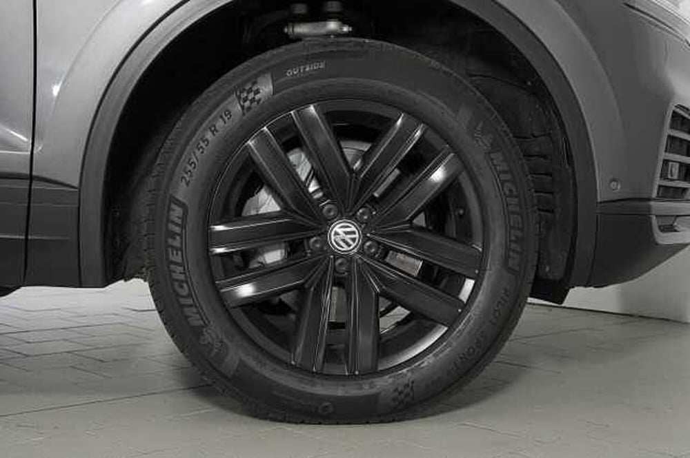 Volkswagen Touareg usata a Como (11)
