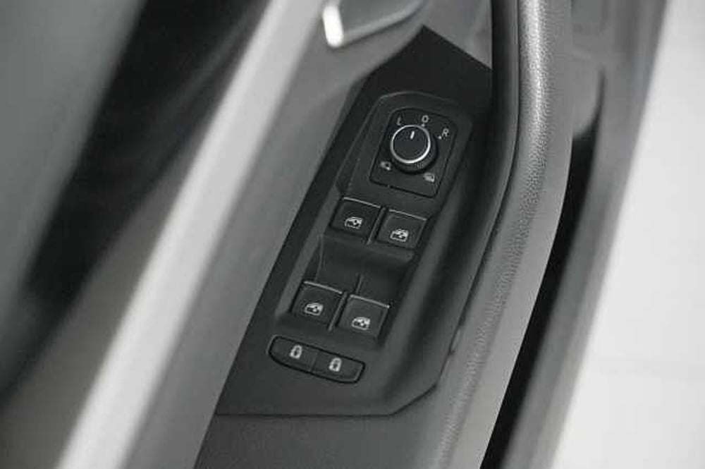 Volkswagen Touareg usata a Como (12)
