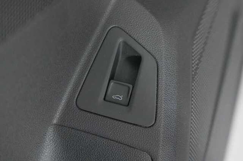 Volkswagen Touareg usata a Como (13)