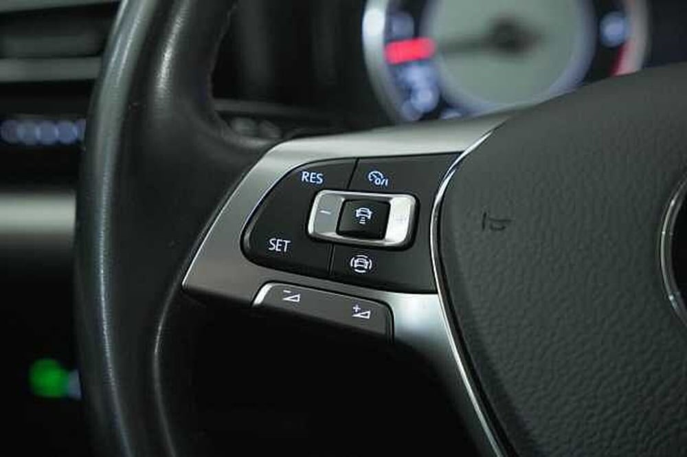 Volkswagen Touareg usata a Como (19)