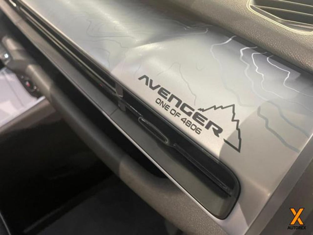 Jeep Avenger nuova a Varese (20)