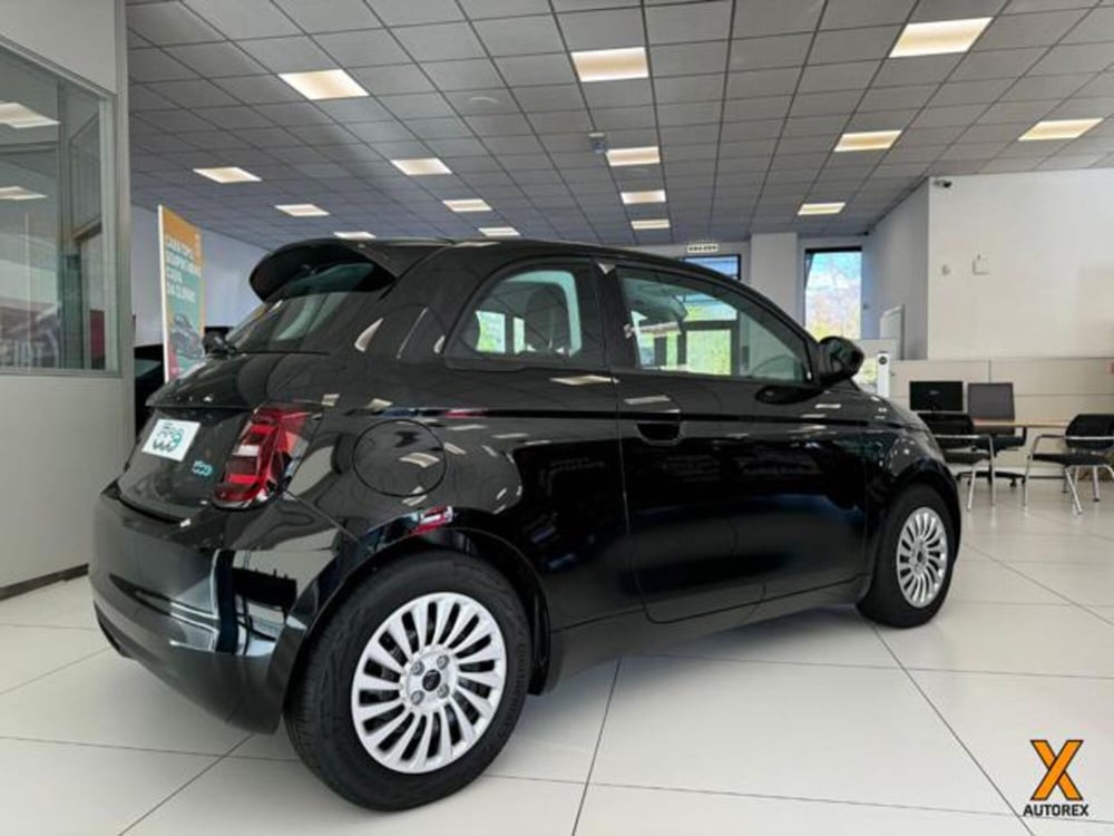 Fiat 500e nuova a Varese (5)