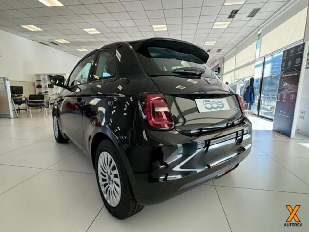 Fiat 500e nuova a Varese (8)