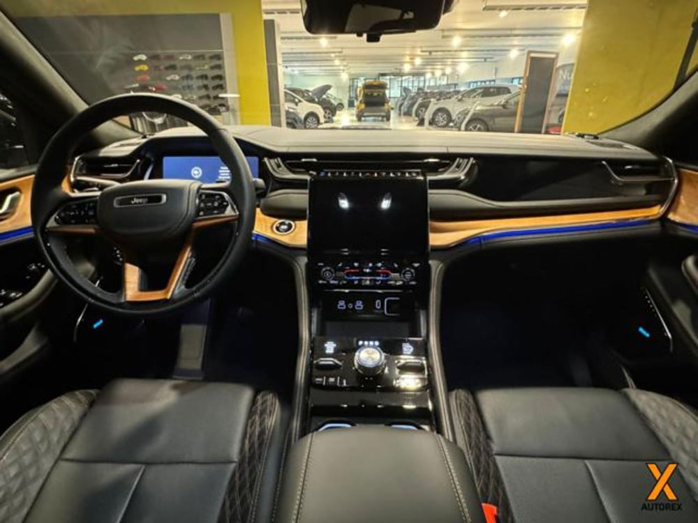 Jeep Grand Cherokee nuova a Varese (15)