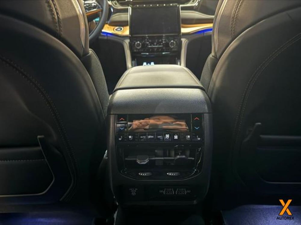 Jeep Grand Cherokee nuova a Varese (19)