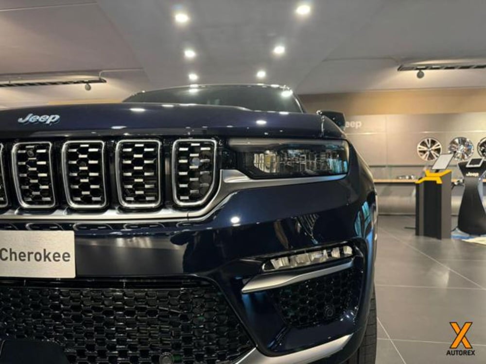Jeep Grand Cherokee nuova a Varese (3)