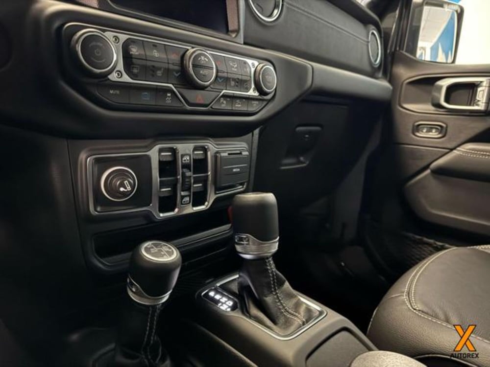 Jeep Wrangler Unlimited nuova a Varese (15)