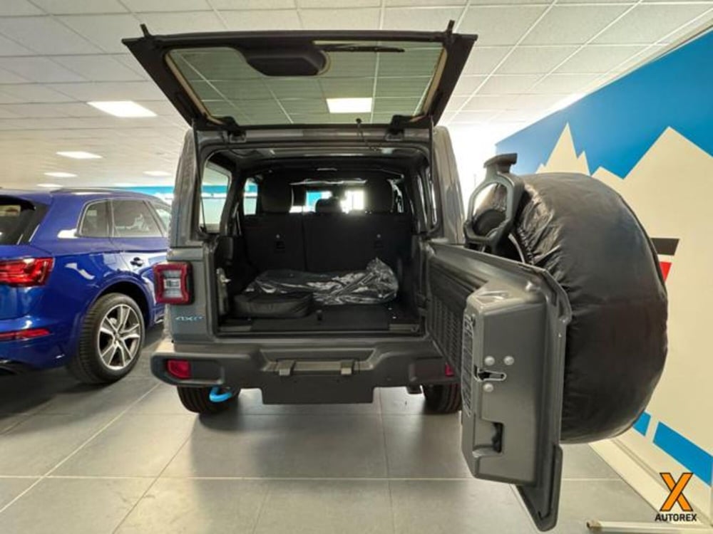 Jeep Wrangler Unlimited nuova a Varese (7)
