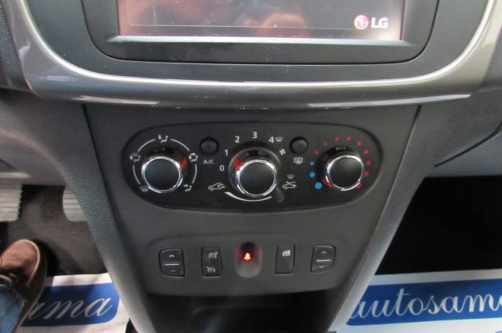 Dacia Sandero usata a Milano (10)