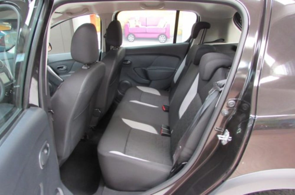 Dacia Sandero usata a Milano (13)
