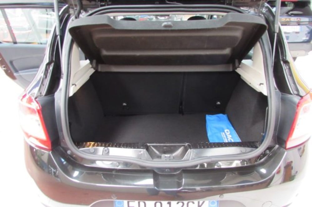 Dacia Sandero usata a Milano (14)