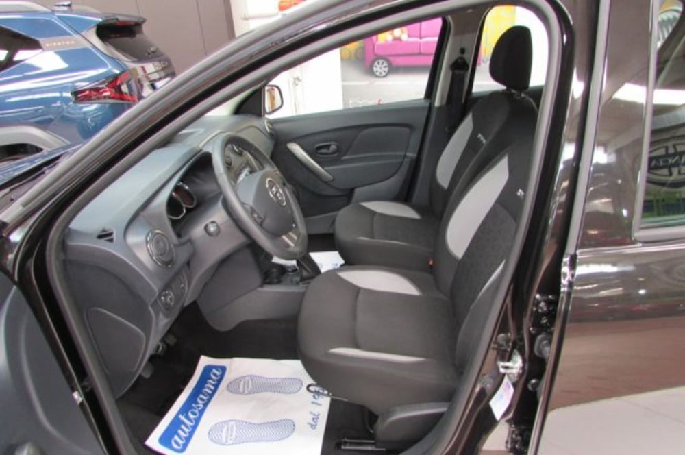 Dacia Sandero usata a Milano (6)