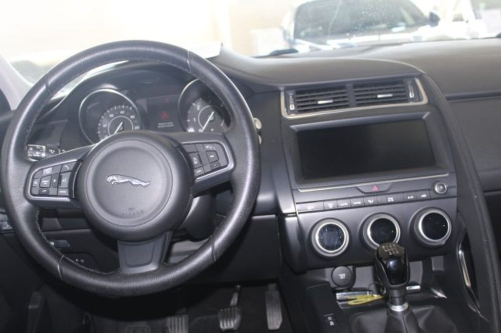 Jaguar E-Pace usata a Terni (11)