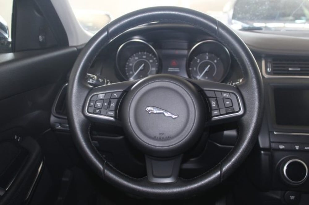 Jaguar E-Pace usata a Terni (12)