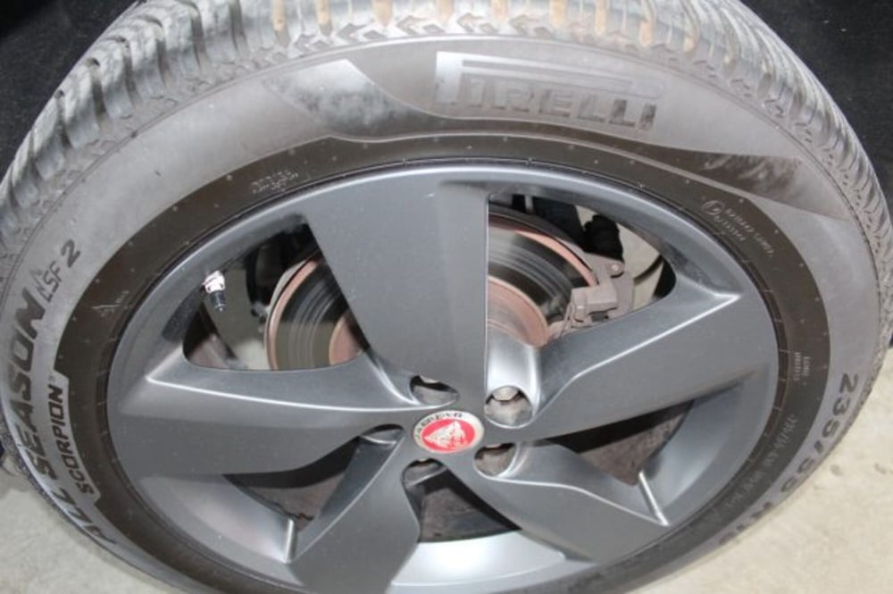 Jaguar E-Pace usata a Terni (15)