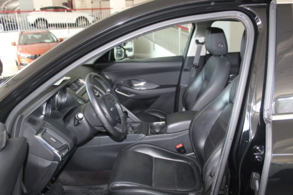 Jaguar E-Pace usata a Terni (7)
