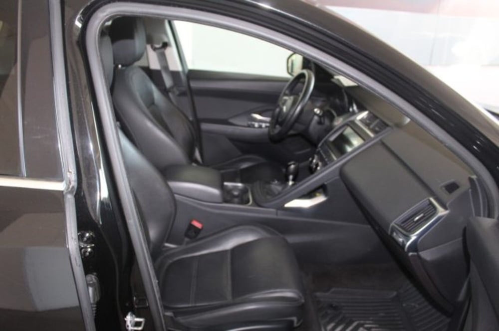 Jaguar E-Pace usata a Terni (8)