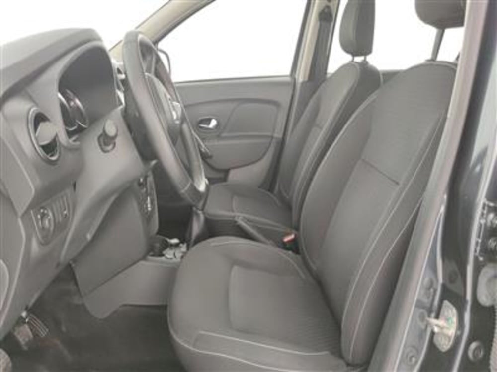 Dacia Logan usata a Bari (13)