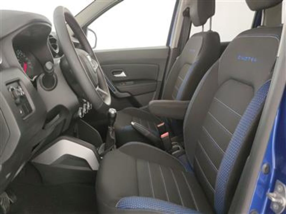 Dacia Duster usata a Bari (13)