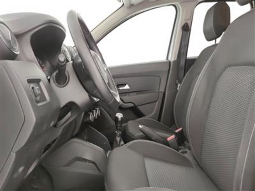 Dacia Duster usata a Bari (13)