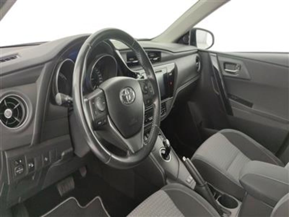 Toyota Auris usata a Bari (14)