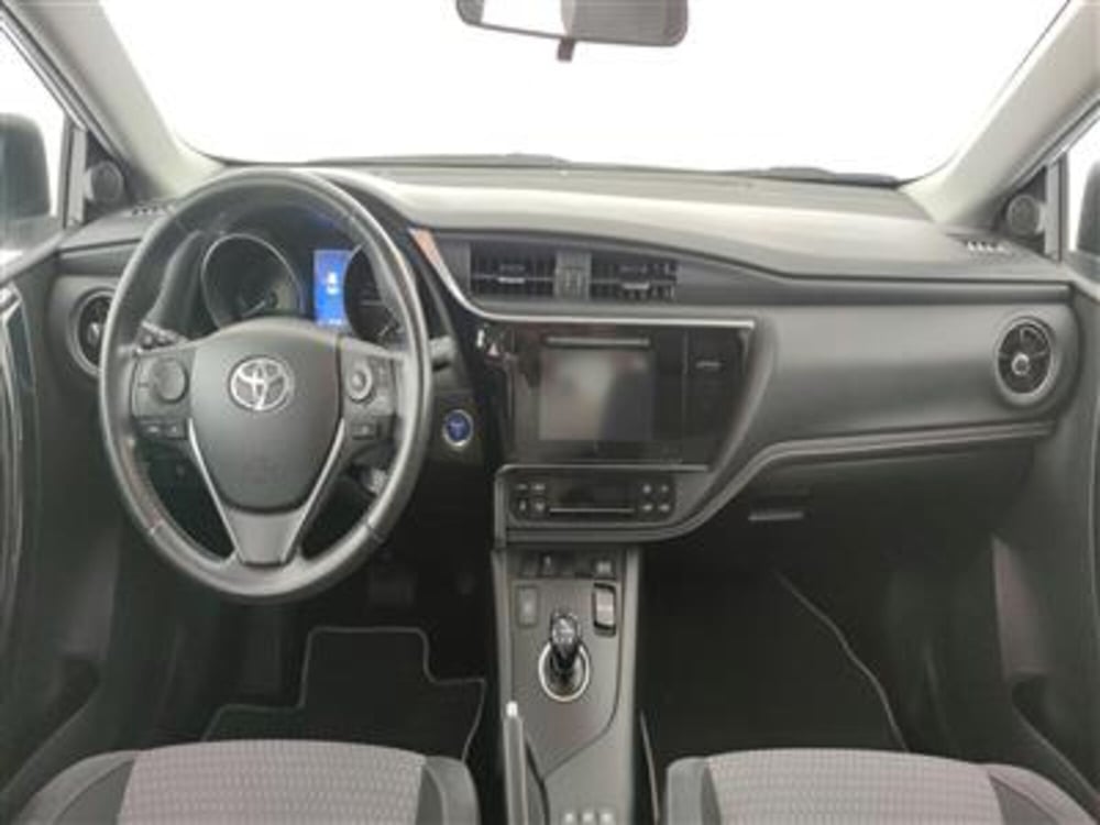Toyota Auris usata a Bari (15)