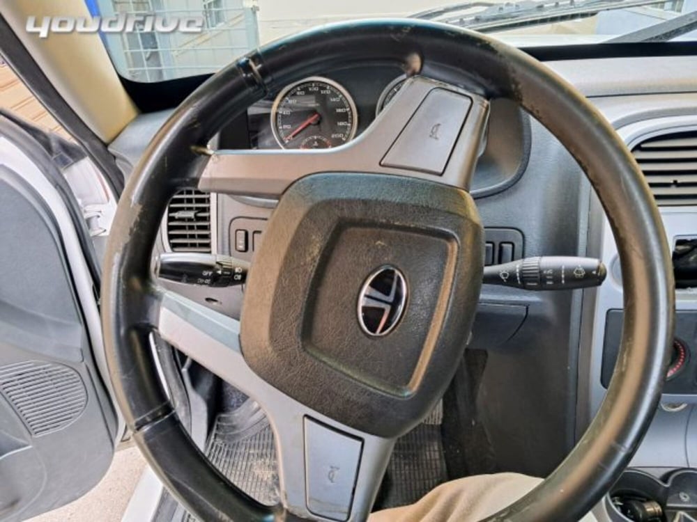 Tata Xenon usata a Napoli (9)